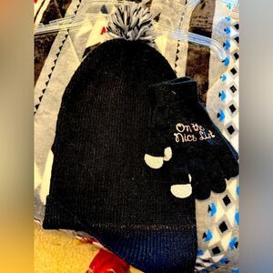 Kids Black and White Winter Hat and Gloves Set